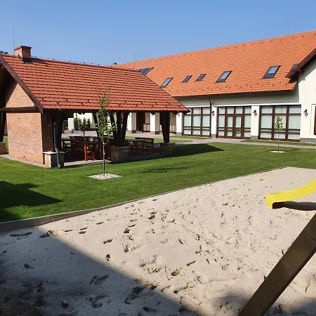 Resort Grof Esterhazy Moric Oekoturisztikai Koezpont *