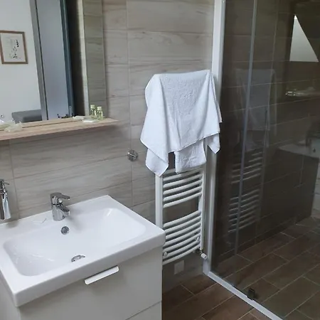 Grof Esterhazy Moric Oekoturisztikai Koezpont Gant