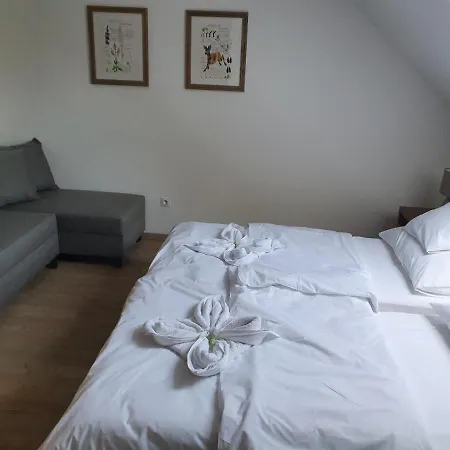 Grof Esterhazy Moric Oekoturisztikai Koezpont Gant