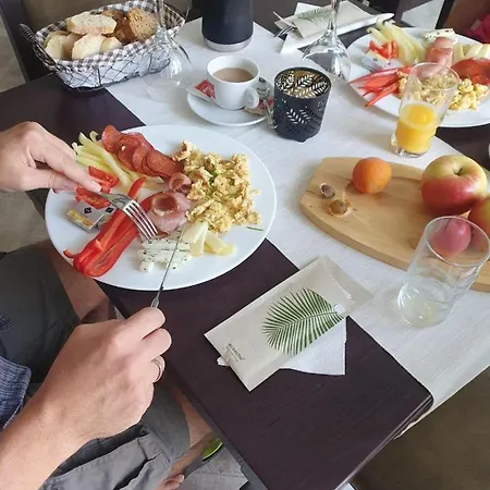 Grof Esterhazy Moric Oekoturisztikai Koezpont Gant