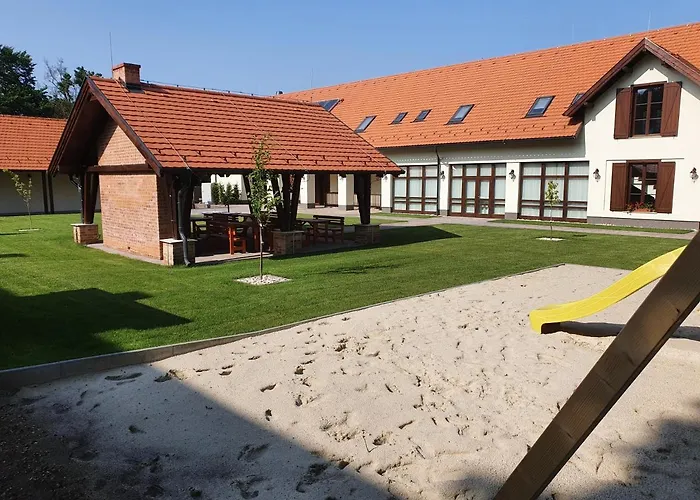 Feriested Grof Esterhazy Moric Oekoturisztikai Koezpont *